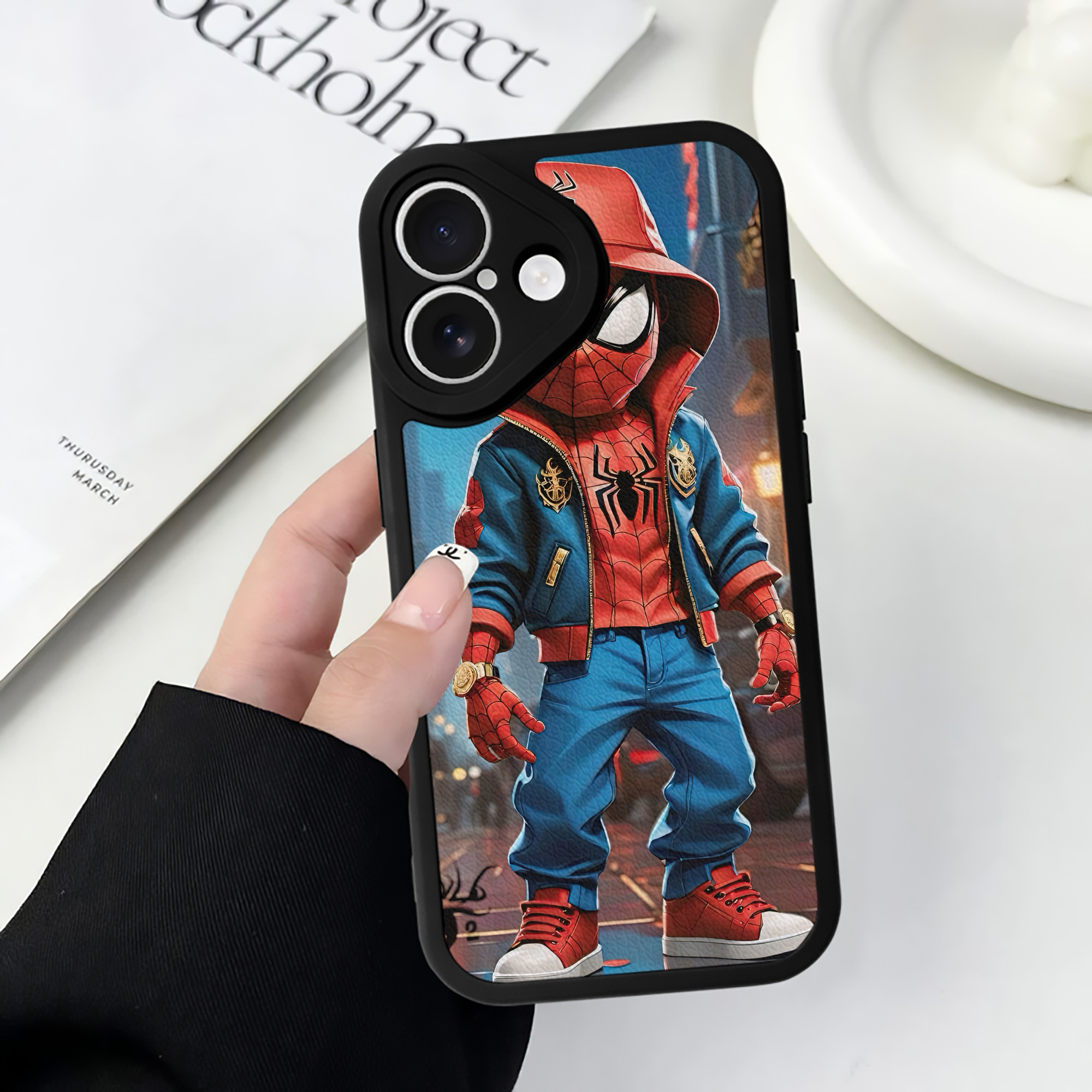 （画像用） Spider Man スパイダーマン 【iPhone 16シリーズ対応】シリコンスマホケース（レザー調） 材質：シリコン